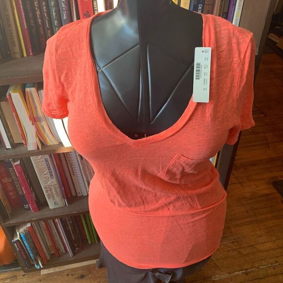J Crew coral v-neck NWT lightweight tee - Picture 1 of 3